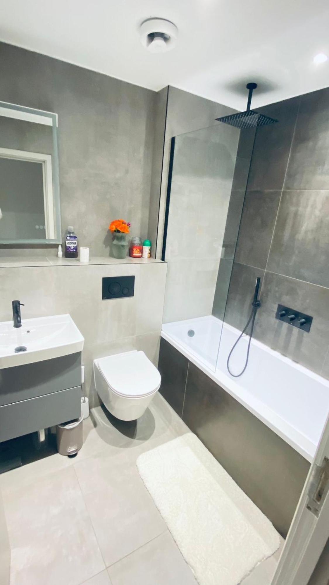 Shadwell - Walking Distance To Tower Bridge, Two Stations In Close Proximity 런던 외부 사진
